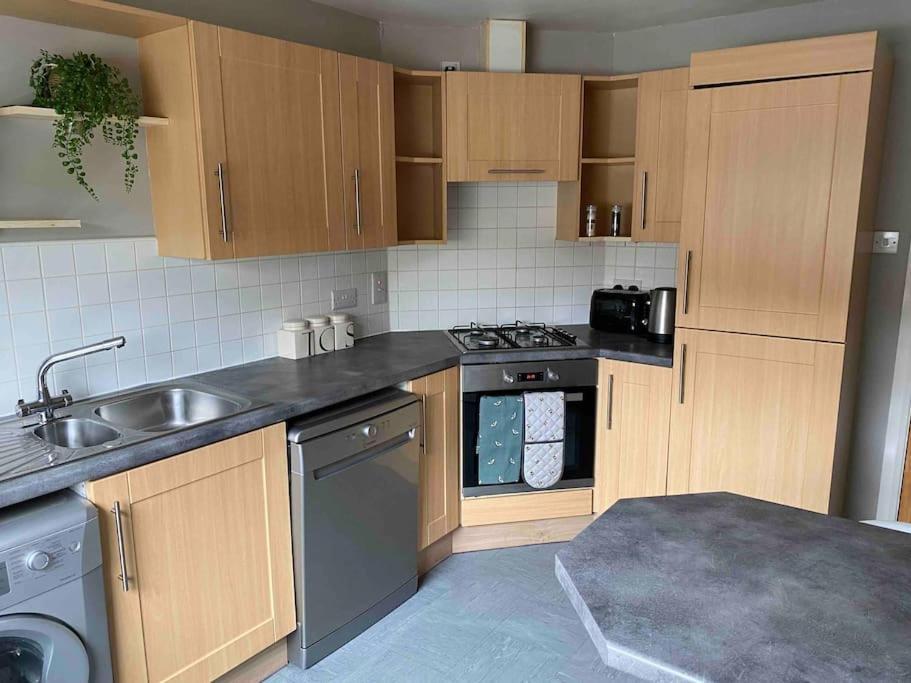 Spacious Ground Floor 2 Bed By Lains Lettings แอเบอร์ดีน ภายนอก รูปภาพ